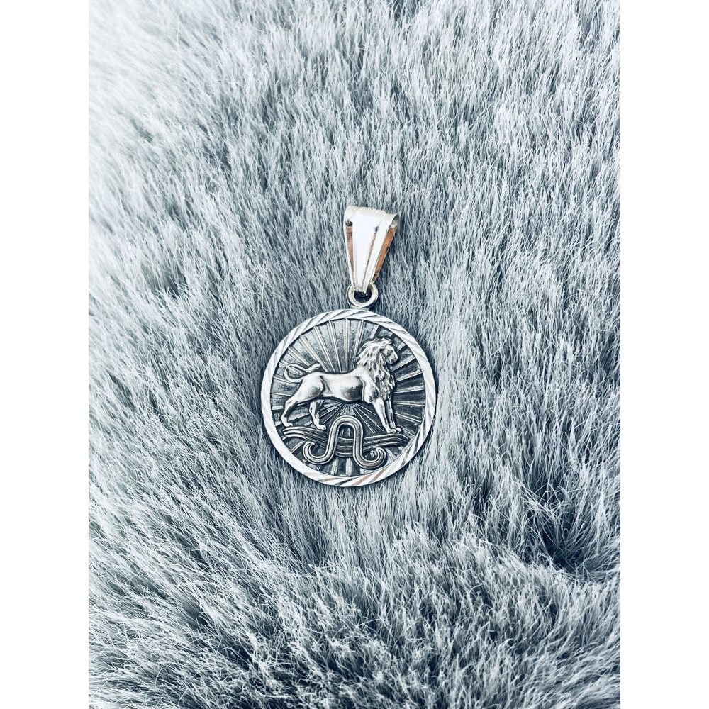 Srebrna zawieszka wisiorek znak zodiaku lew