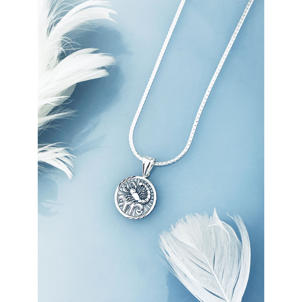 Srebrna zawieszka wisiorek znak zodiaku skorpion