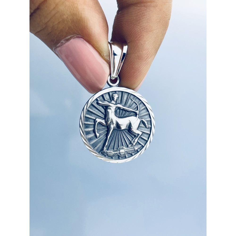 Srebrna zawieszka wisiorek znak zodiaku strzelec