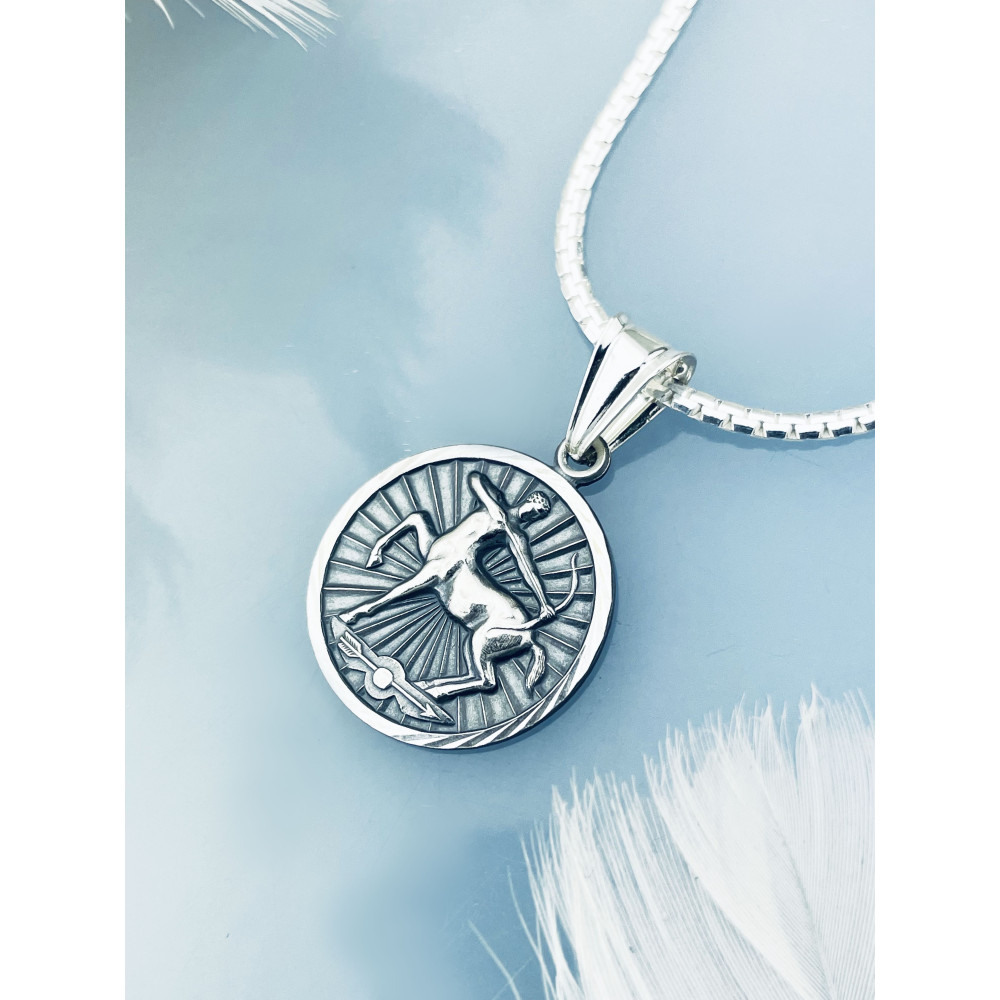Srebrna zawieszka wisiorek znak zodiaku strzelec